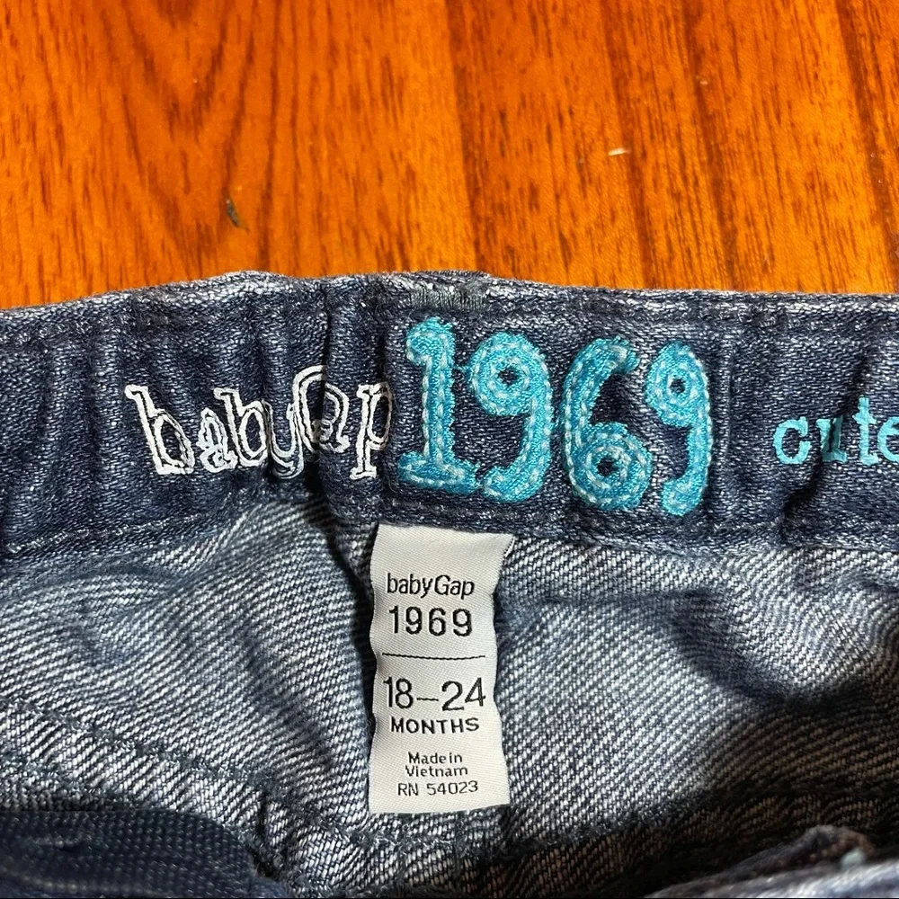 Baby Gap cute boot cut jeans